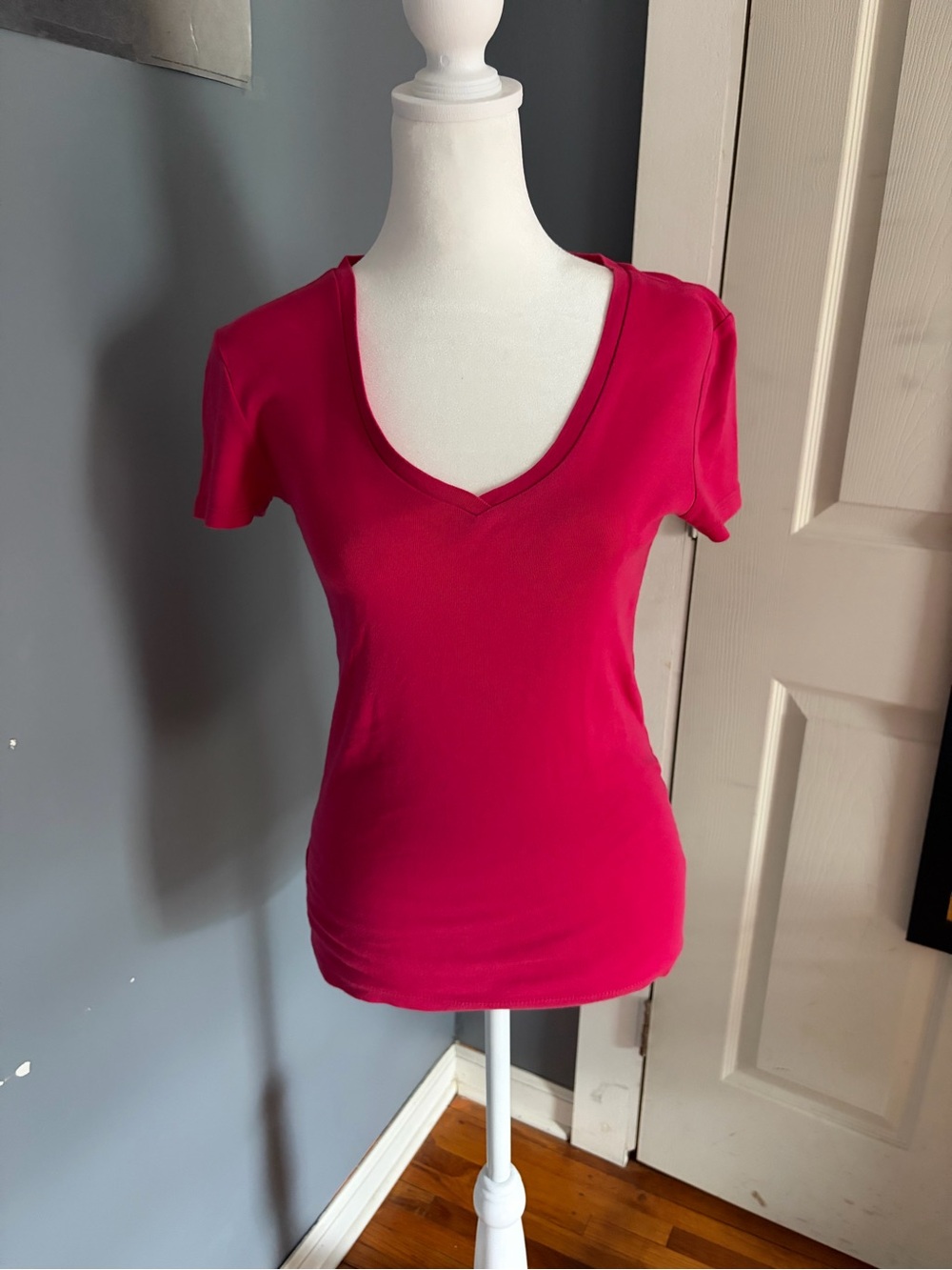 Ann Taylor Short Sleeve V-Neck Tee in Bright Pink
